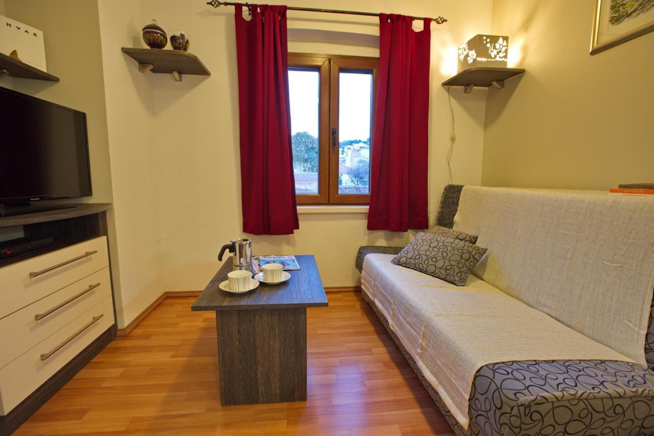 Apartments With A Parking Space Jelsa, Hvar - 8713 المظهر الخارجي الصورة