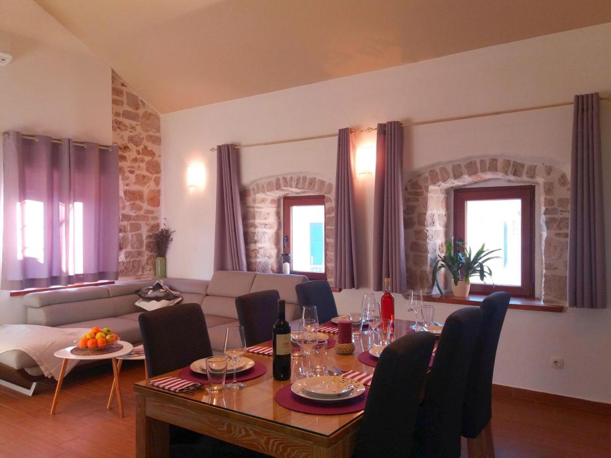 Apartments With A Parking Space Jelsa, Hvar - 8713 المظهر الخارجي الصورة