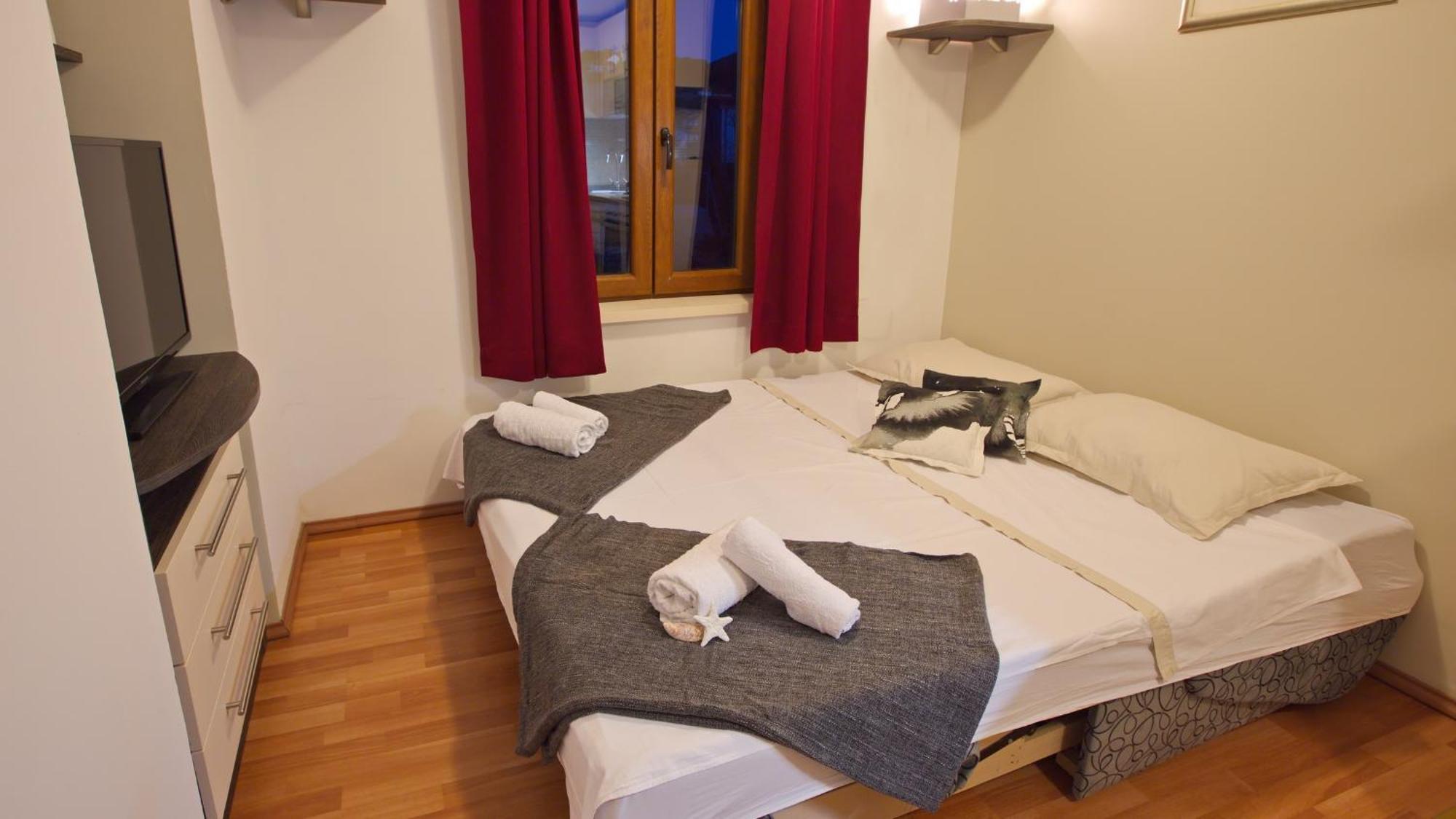 Apartments With A Parking Space Jelsa, Hvar - 8713 الغرفة الصورة