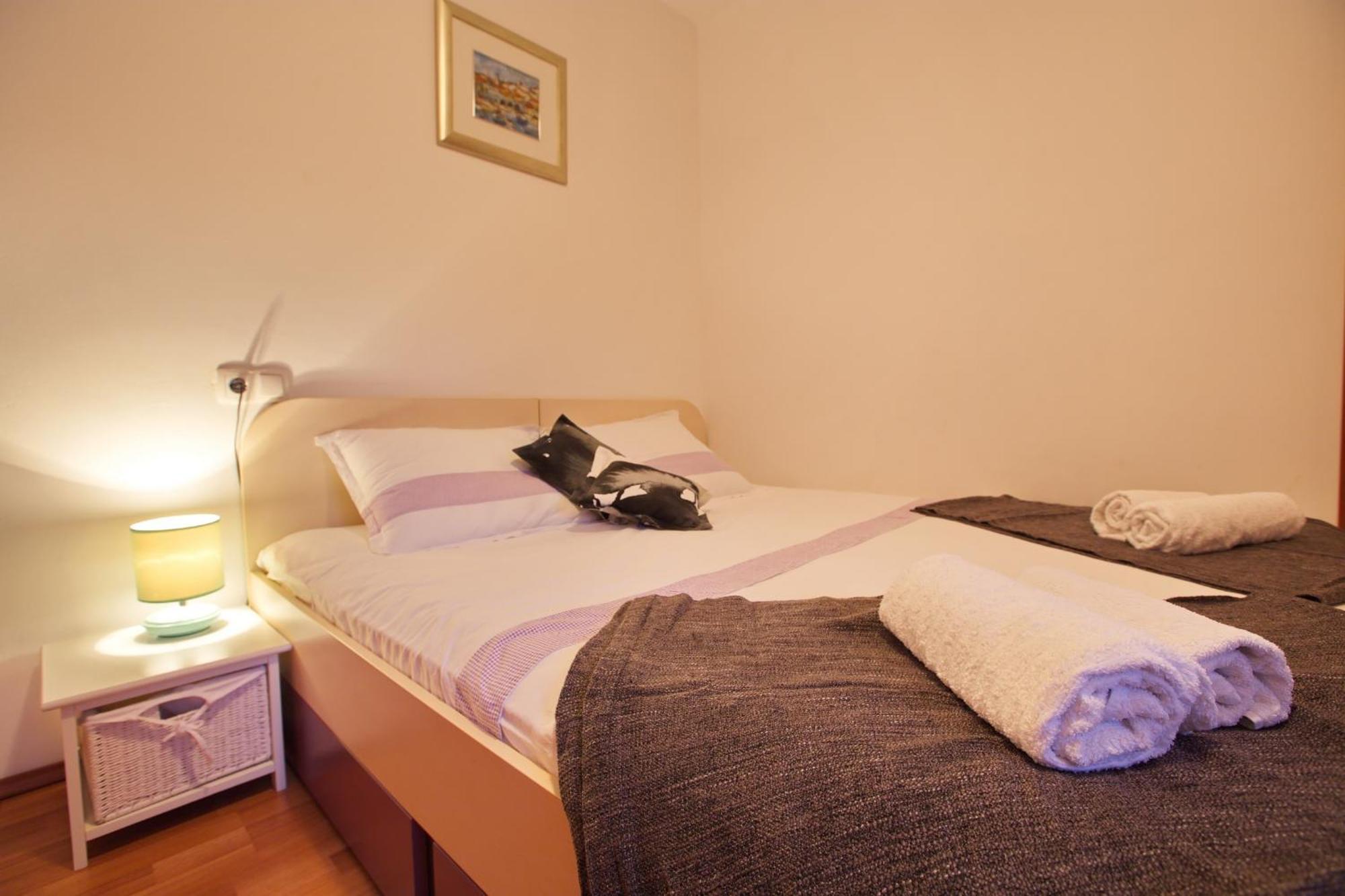 Apartments With A Parking Space Jelsa, Hvar - 8713 الغرفة الصورة